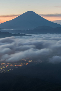 从富士山山 Kushigata 看夏季云海