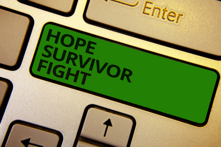 字写文字希望幸存者战斗。立场反对你的疾病的商业概念是战斗机坚持梦想计算机学习软件程序键盘按钮符号打字办公室工作