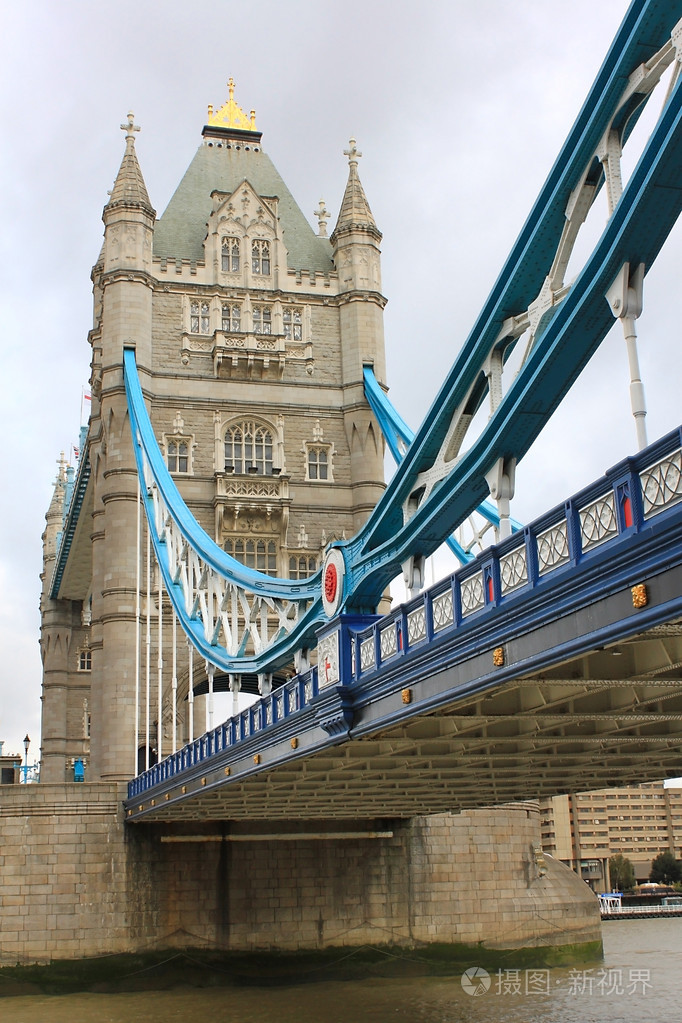 在伦敦塔桥
