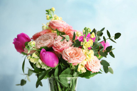 彩色背景美丽芬芳花朵花瓶