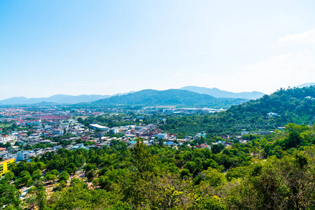 普吉岛城市天际线在山上的普吉岛, 泰国