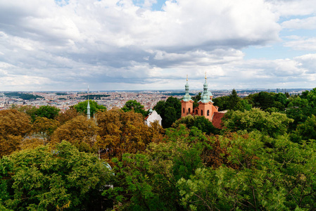 从 Petrin 山到布拉格的城市景观