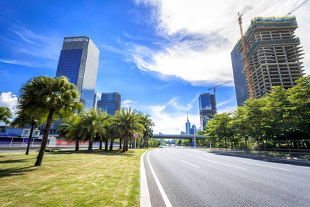 在现代城市绿带空沥青路面