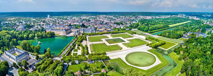 在法国的联合国教科文组织世界遗产遗址枫丹白露城堡的鸟瞰图