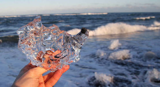 钻石海滩 jokulsarlon 冰岛. 在冰岛东南部的 jokulsarlon 海滩 钻石海滩 有黑色沙滩的冰岩石和冰山