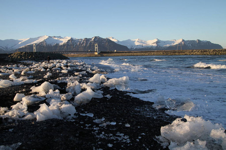 钻石海滩 jokulsarlon 冰岛. 在冰岛东南部的 jokulsarlon 海滩 钻石海滩 有黑色沙滩的冰岩石和冰山