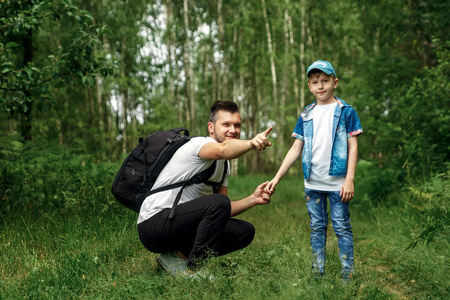 家庭生活, 与家庭的消遣, 养育孩子照片