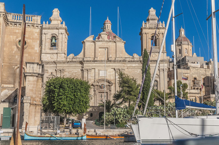 在 vittoriosa birgu，马耳他圣劳伦斯教堂