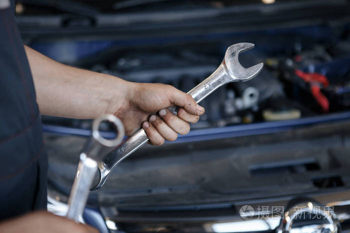 用扳手汽车技师之手汽车维修车库