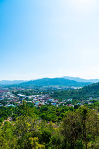 普吉岛城市天际线在山上的普吉岛, 泰国