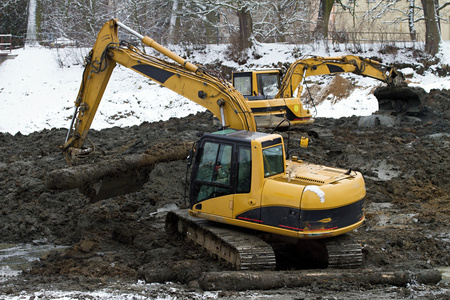 挖掘机装载机期间土方工程疏浚池塘