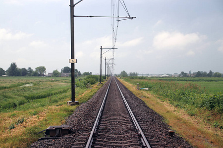 地黄 Alphen 伦勃朗和 Bodegraven 的单线铁路轨道