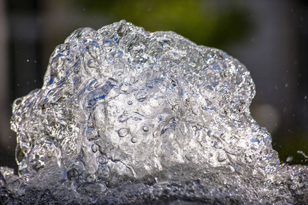 水晶清水喷泉特写