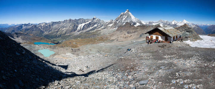 位于中心的 Cervino 山 洛文兹麦特洪 全景。在背景瑞士山。到西部的白色湖泊。照片取自高原罗莎 3500 mt