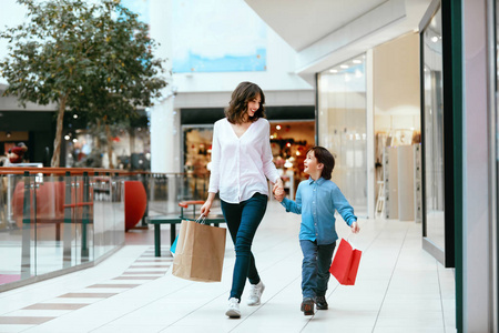 妈妈购物图片