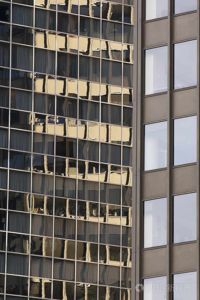玻璃窗口的一幢高楼在芝加哥