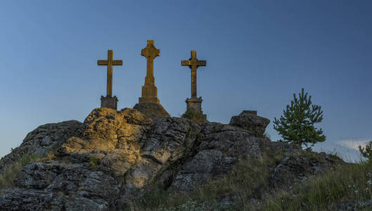 Slavkovsky 山在夏天阳光明媚的早晨在 Krizky 地区附近