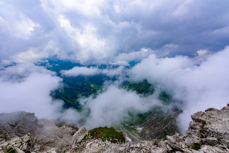 山 Widderstein 在山谷 Kleinwalsertal 在 Allgau 阿尔卑斯在奥地利, 美丽的风景风景在欧洲