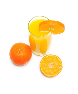 橙汁的玻璃和桔子顶视图