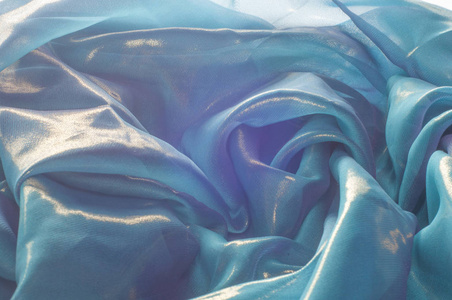 丝绸布料蓝色, 稀薄透气丝绸织品, 织品反射太阳的光芒照片