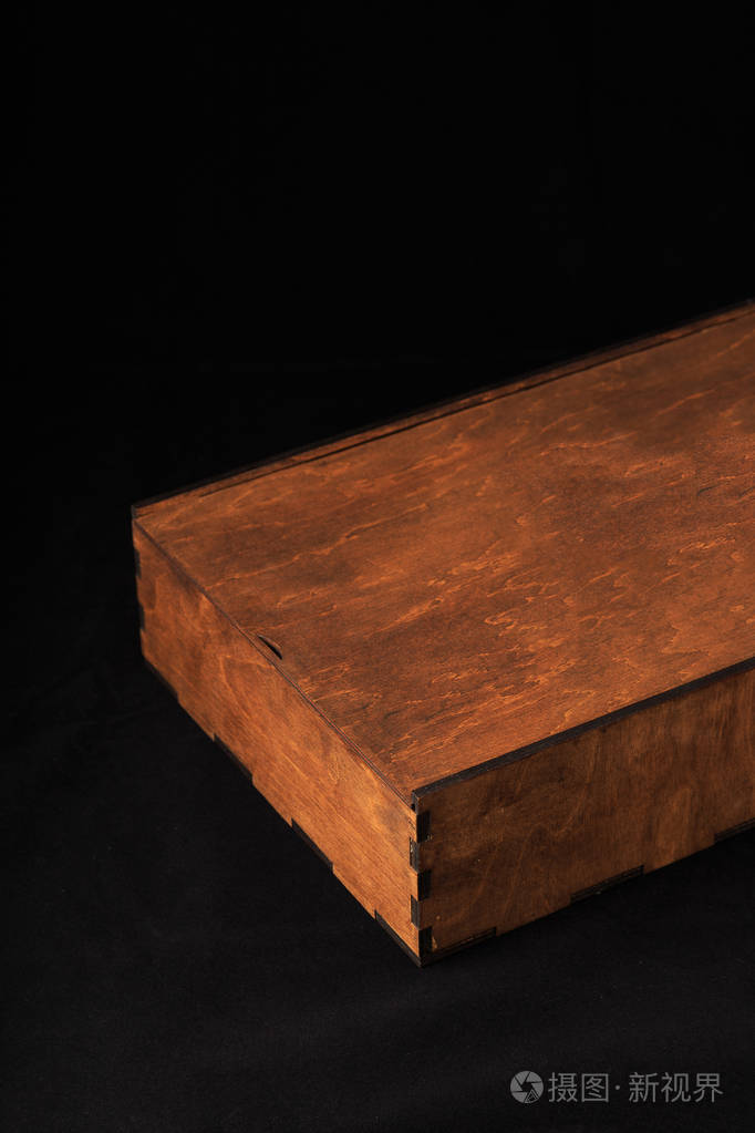 木盒黑色背景木质纹理