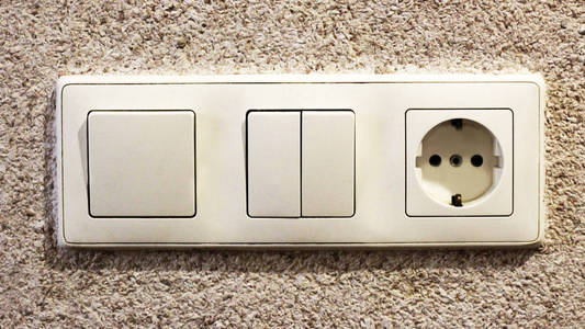 电灯开关和插座上的空墙, 电源插座和插头开关, 对象