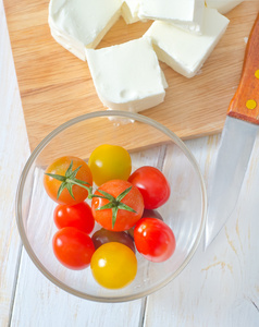 羊乳酪和番茄