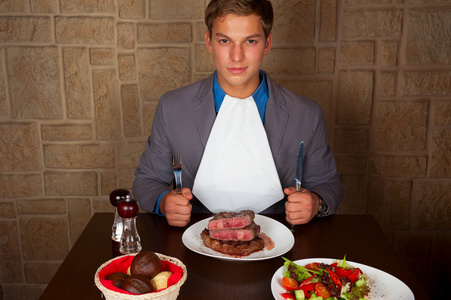吃牛排图片