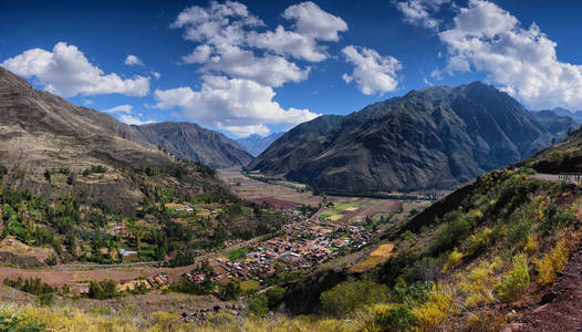 秘鲁库斯科的安第斯山脉景观。Calca 峡谷。全景