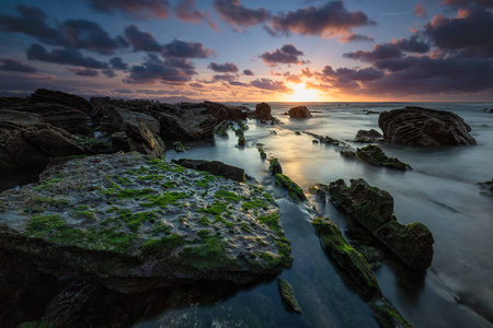 日落在 Barrika 海滩, 王座位置游戏