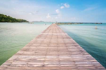 在泰国罗勇府热带度假村的树木繁茂的桥梁, 这 immgae 可以用于旅游, 夏季, 海滩和普吉岛艺术工作项目