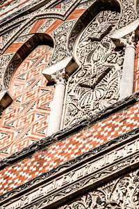 在西班牙的科尔多瓦，在中世纪，在 mudejar 样式阿拉伯统治的象征镇阿拉伯拱门