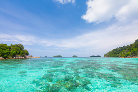 泰国朴岛沙敦水晶绿海清水山