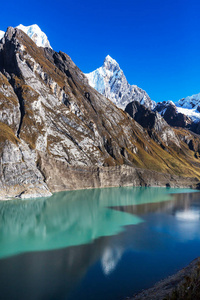 美丽的山川风景在科迪勒拉瓦，秘鲁，南美洲