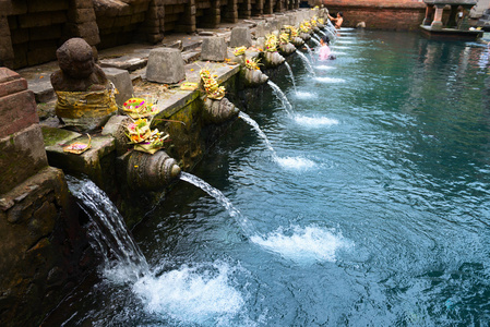 萧县圣泉寺泉水图片