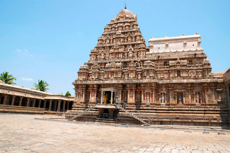 装饰墙和 gopura, Airavatesvara 寺, Darasuram, 印度泰米尔纳德邦。从南看