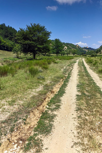 保加利亚布拉戈耶夫格勒地区 Pirin 山 Zlatolist 和 Melnik 沙金字塔附近的惊人景观