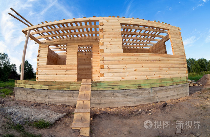 正在建造的木房子