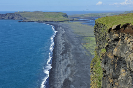 海岸和黑色火山的沙子，冰岛