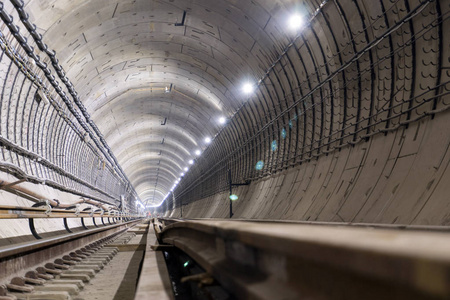 钢筋混凝土管施工地铁隧道