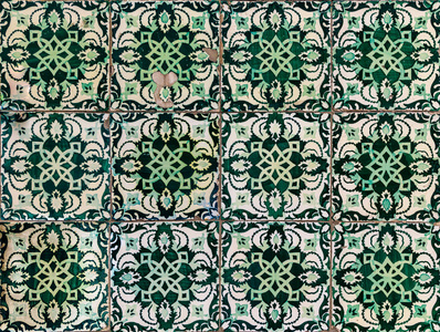 传统华丽的葡萄牙装饰 azulejo 瓷砖的细节