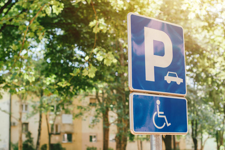 残疾人停车点标志, 残障人士预留地段空间, 选择性聚焦