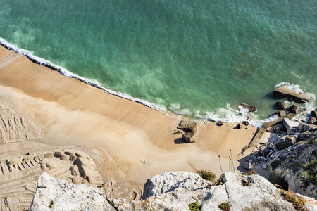 海滩的顶上的看法在 Nazare, 葡萄牙