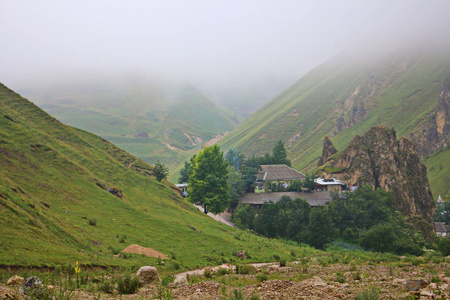 Laza 村的山地景观拍摄