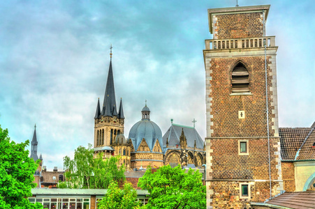 st. 迈克尔教会和大教堂的看法在亚琛, 德国