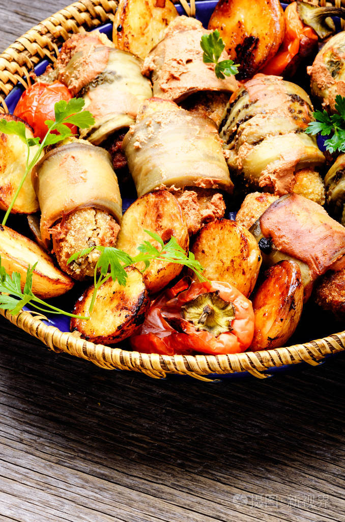 土耳其菜茄子卷的肉手指