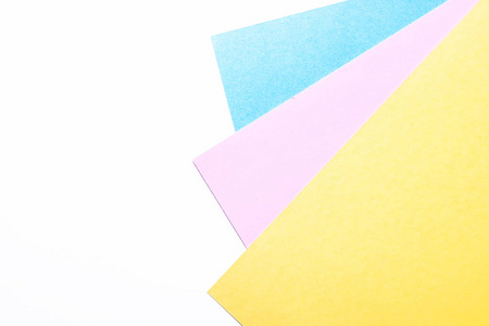 蓝色黄色和粉红色纸张背景