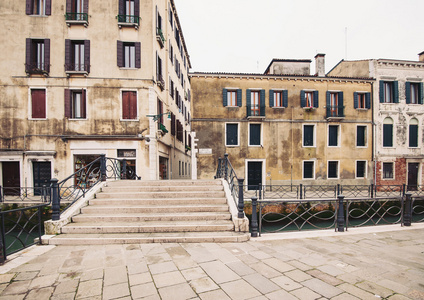典型的街道和桥的威尼斯，意大利