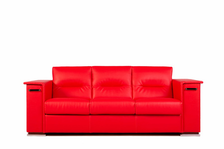 孤立在白色背景的红色真皮沙发