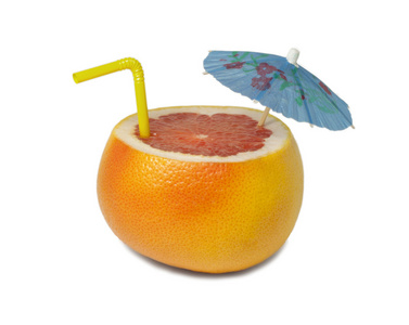 葡萄柚与阳伞和秸秆鸡尾酒